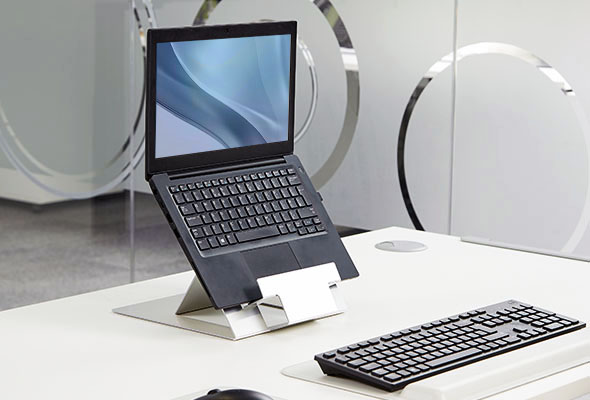 podstawka pod laptopa a nowe przepisy praca przy komputerze