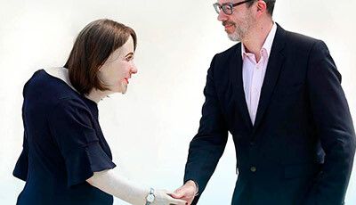 POZNAJ Emmę – czterdziestolatkę, od 20 lat pracującą na komputerze. Czy chciałbyś tak wyglądać w przyszłości?