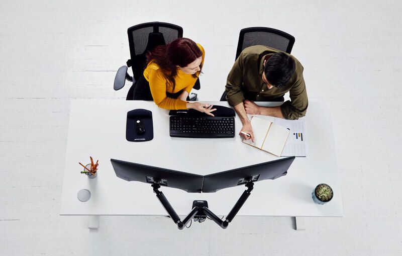 Jeden dla wszystkich, czyli jak zapewnić efektywną pracę w biurze typu hotdesk